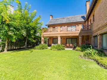 CASA EN VENTA EN BARRIO PRIVADO SEPTIEMBRE - MAROTO PROPIEDADES