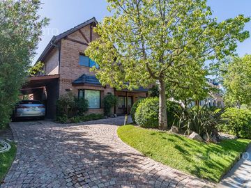 CASA EN VENTA EN BARRIO PRIVADO SEPTIEMBRE - MAROTO PROPIEDADES