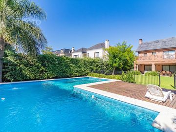 CASA EN VENTA EN BARRIO PRIVADO SEPTIEMBRE - MAROTO PROPIEDADES
