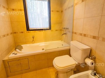 CASA EN VENTA EN BARRIO PRIVADO SEPTIEMBRE - MAROTO PROPIEDADES