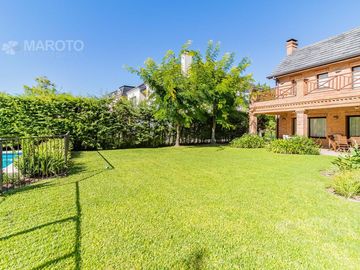 CASA EN VENTA EN BARRIO PRIVADO SEPTIEMBRE - MAROTO PROPIEDADES