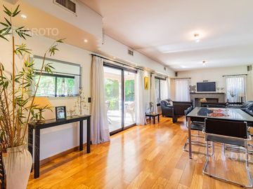 CASA EN VENTA EN BARRIO PRIVADO SEPTIEMBRE - MAROTO PROPIEDADES