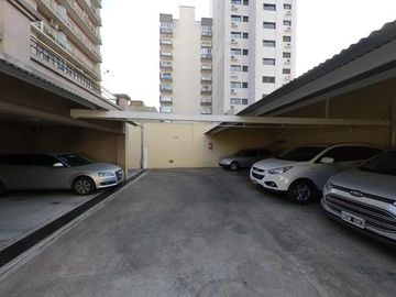 RETASADO  Semi piso de 3 ambientes de categoria  con cochera y baulera- Lomas de Zamora Oeste