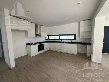 Casa 4 ambientes con piscina en venta y alquiler Hudson Park