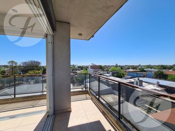 Departamento APTO CRÉDITO | 3 ambientes con cochera | Vista abierta al Río y Ciudad