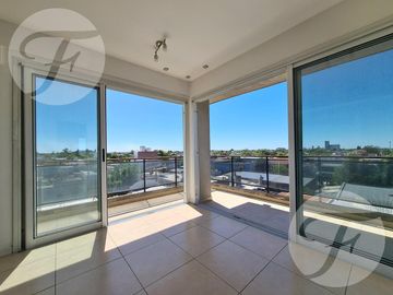 Departamento APTO CRÉDITO | 3 ambientes con cochera | Vista abierta al Río y Ciudad