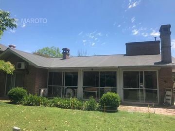 CASA EN VENTA EN BARRIO PRIVADO SEPTIEMBRE - MAROTO PROPIEDADES