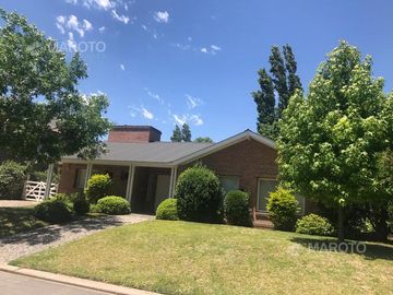 CASA EN VENTA EN BARRIO PRIVADO SEPTIEMBRE - MAROTO PROPIEDADES