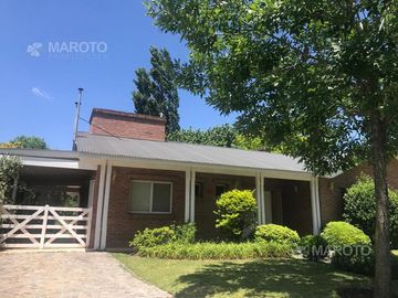 CASA EN VENTA EN BARRIO PRIVADO SEPTIEMBRE - MAROTO PROPIEDADES