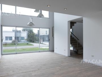 CASA EN VENTA BARRIO LOS TALAS - CANNING