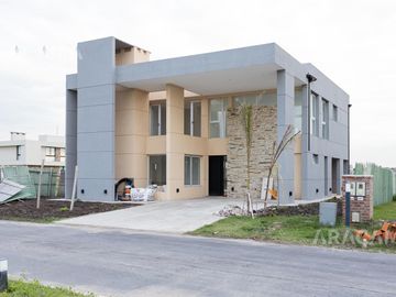CASA EN VENTA BARRIO LOS TALAS - CANNING