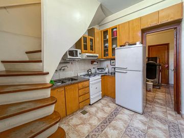 Casa de 3 dormitorios con terraza y quincho a metros de Bv. Oroño