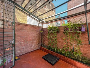 Casa de 3 dormitorios con terraza y quincho a metros de Bv. Oroño