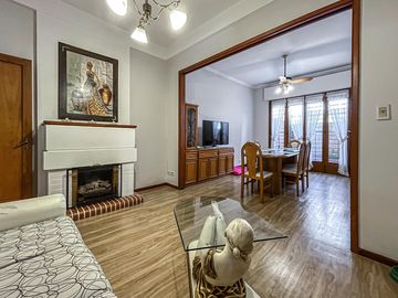 Casa de 3 dormitorios con terraza y quincho a metros de Bv. Oroño