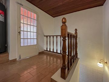 Casa de 3 dormitorios con terraza y quincho a metros de Bv. Oroño