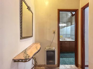 Casa de 3 dormitorios con terraza y quincho a metros de Bv. Oroño