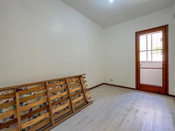Casa de 3 dormitorios con terraza y quincho a metros de Bv. Oroño