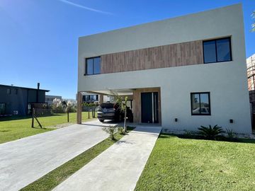 Casa en Vila Marina Villanueva en Venta
