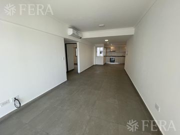 Venta departamento de 3 ambientes con patio y cochera en Wilde (31189)