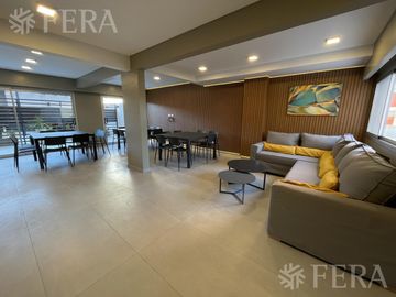 Venta departamento de 3 ambientes con patio y cochera en Wilde (31189)
