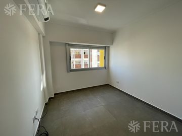 Venta departamento de 3 ambientes con patio y cochera en Wilde (31189)