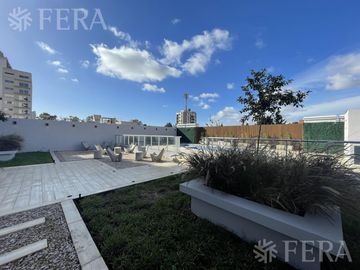 Venta departamento de 3 ambientes con patio y cochera en Wilde (31189)