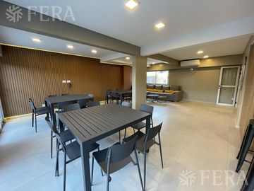 Venta departamento de 3 ambientes con patio y cochera en Wilde (31189)