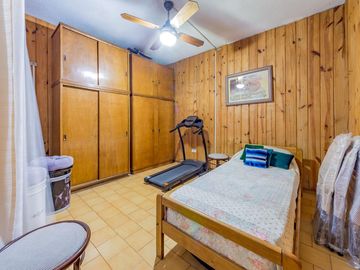 VENTA / PERMUTA - Casa con 3 dormitorios, dos patios y cochera automatizada en barrio 