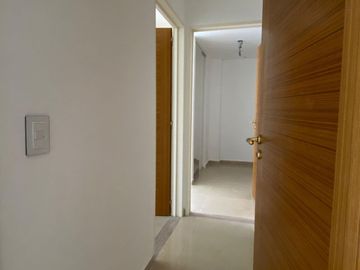 Venta Departamento -Semipisos 3  ambientes a estrenar con cochera descubierta - Plaza Irlanda