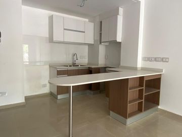Venta Departamento -Semipisos 3  ambientes a estrenar con cochera descubierta - Plaza Irlanda