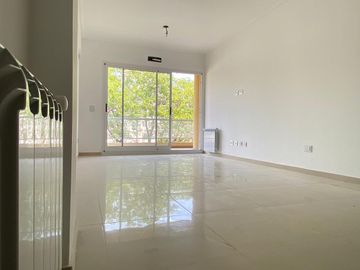 Venta Departamento -Semipisos 3  ambientes a estrenar con cochera descubierta - Plaza Irlanda
