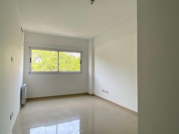 Venta Departamento -Semipisos 3  ambientes a estrenar con cochera descubierta - Plaza Irlanda