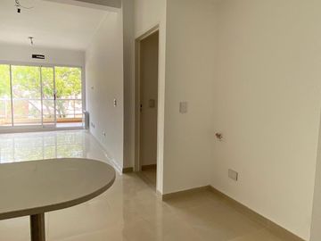 Venta Departamento -Semipisos 3  ambientes a estrenar con cochera descubierta - Plaza Irlanda