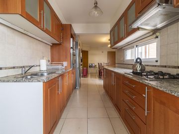 DEPARTAMENTO TRES DORMITORIOS / COCHAMBAMBA 1700