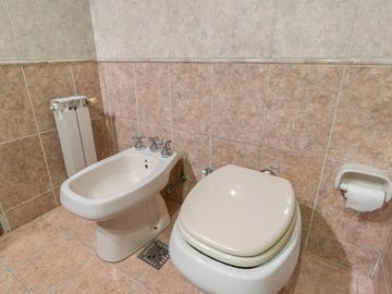 DEPARTAMENTO TRES DORMITORIOS / COCHAMBAMBA 1700