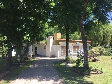 CASA EN VENTA CON EXCEPCIONAL PARQUE Y UBICACION EN CLUB DE CAMPO EL MORO, MARCOS PAZ