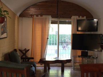 CASA EN VENTA CON EXCEPCIONAL PARQUE Y UBICACION EN CLUB DE CAMPO EL MORO, MARCOS PAZ