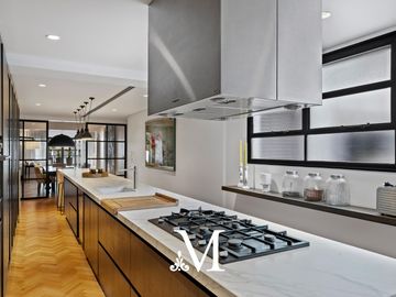 Departamento de 5 ambientes luminoso con balcón y cochera en Avenida Alvear, Recoleta.