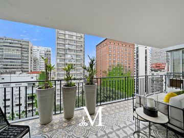 Departamento de 5 ambientes luminoso con balcón y cochera en Avenida Alvear, Recoleta.