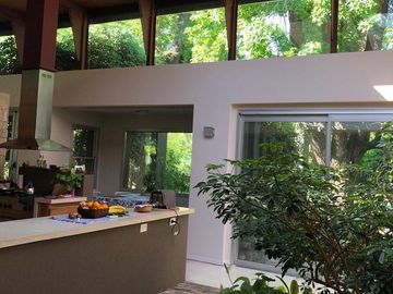 Casa 4 Ambientes en Lote de 2100 m2 Barrio Semicerrado - El Cortijo