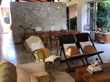 Casa 4 Ambientes en Lote de 2100 m2 Barrio Semicerrado - El Cortijo