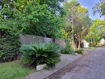 Casa 4 Ambientes en Lote de 2100 m2 Barrio Semicerrado - El Cortijo