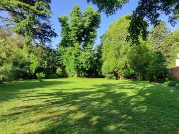 Casa 4 Ambientes en Lote de 2100 m2 Barrio Semicerrado - El Cortijo