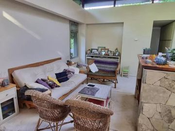 Casa 4 Ambientes en Lote de 2100 m2 Barrio Semicerrado - El Cortijo