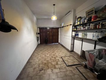 Casa con patio en venta  Moron