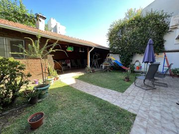 Casa con patio en venta  Moron