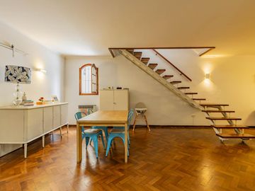 Departamento de 3 dormitorios con terraza privada en venta.