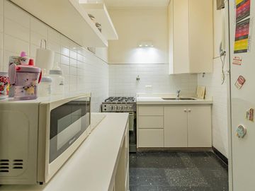 Departamento de 3 dormitorios con terraza privada en venta.