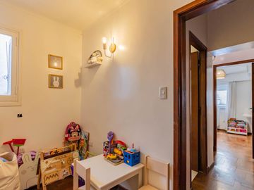 Departamento de 3 dormitorios con terraza privada en venta.