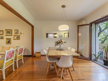 Departamento de 3 dormitorios con terraza privada en venta.